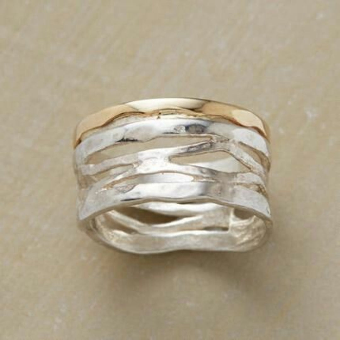 Eleganter Vintage-Hohler Ring in Gold und Silber