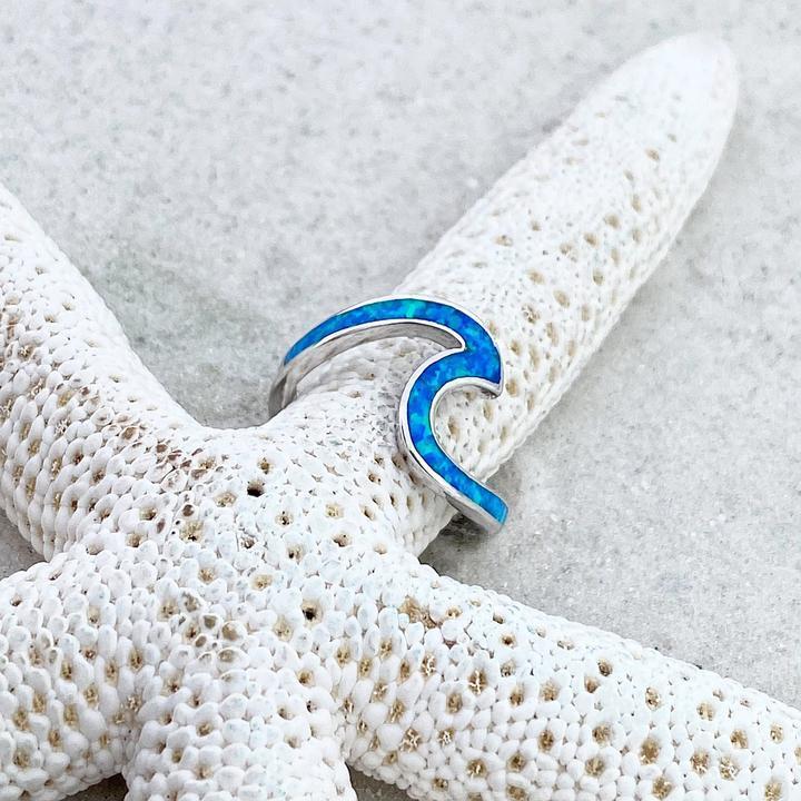 Eleganter Opal- und Silberring im Stil der Meereswellen