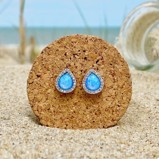 Fascinating earrings made of shimmering opal and high-quality silver