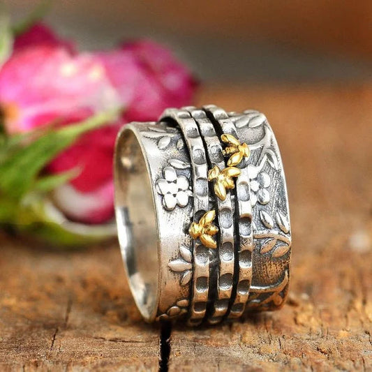 Zarter Ring mit Bienenblüten-Design