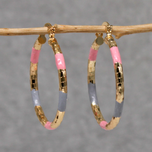 Elegante goldene Ohrringe im Vintage-Stil