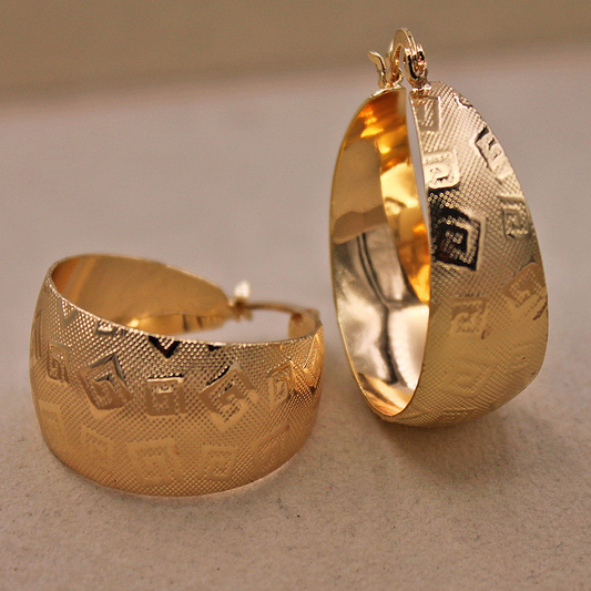 Elegante goldene Ethno-Ohrringe