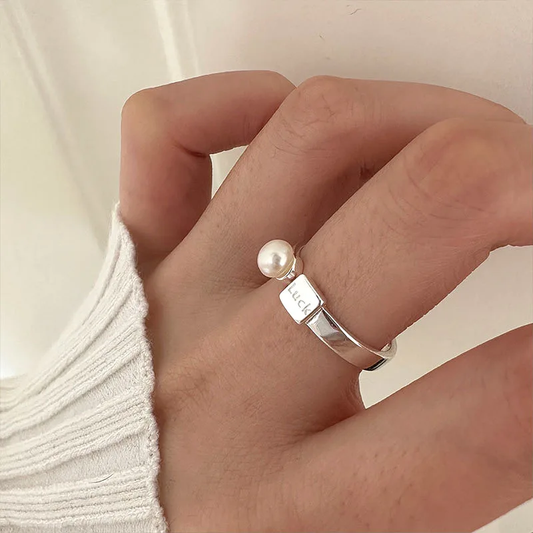 Eleganter Ring mit Glücksperlen für zeitlose Schönheit