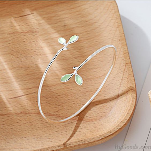 Eleganter Offener Ring mit bezauberndem grünen Blätterdesign