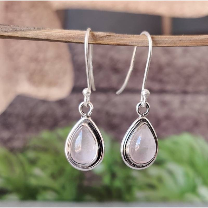 Elegante Vintage-Ohrringe mit strahlenden Kristalltropfen in Weiß