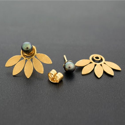 Elegante Vintage Dunkelperlenohrringe mit goldenem Blattdesign