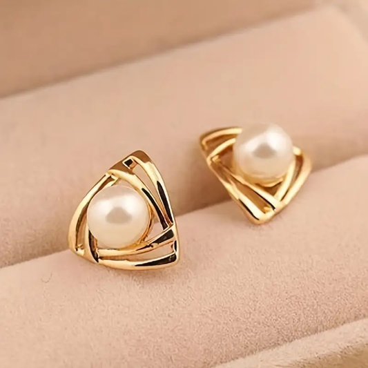 Luxurious Pearl and Gold Earrings for a Glamorous Appearance
