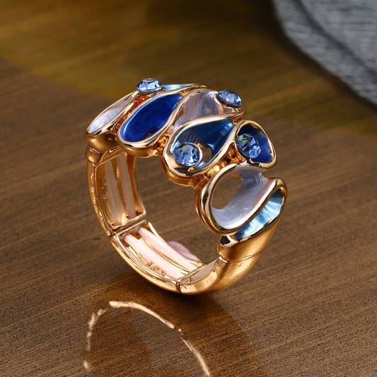 Einzigartiger blauer Vintage-Ring mit unregelmäßiger Form