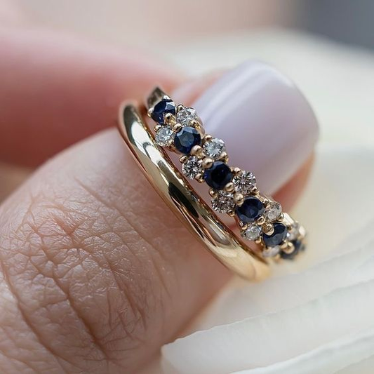Exquisiter Vintage-Goldring mit elegantem blauen Zirkonia