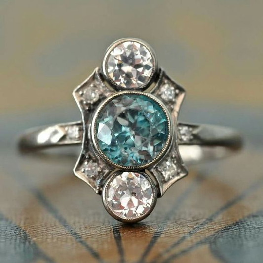 Eleganter Vintage-Ring mit funkelnden blauen und weißen Kristallen